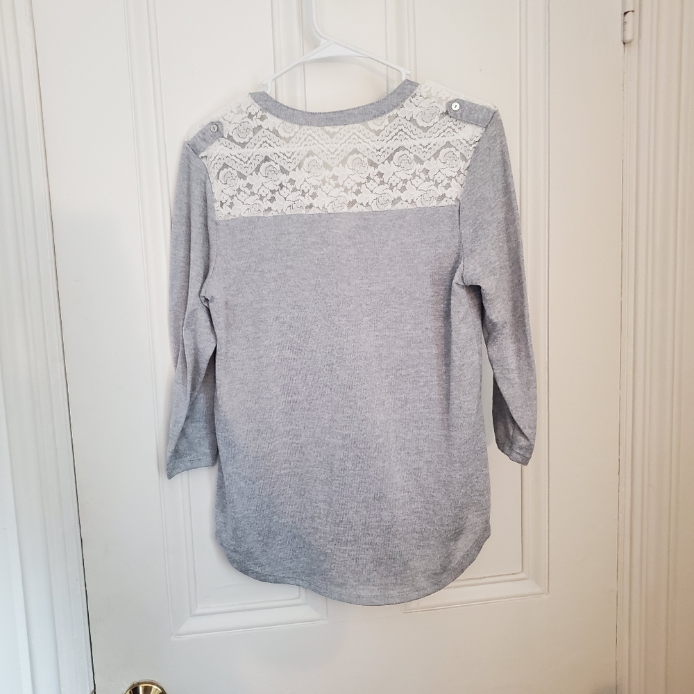 Quarter sleeve Blouse - Picture 2 of 6